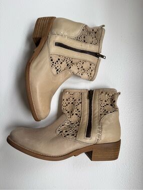 Musse & Cloud: Ainhoa Leather & Crochet Booties in Sand/Beige Size 38